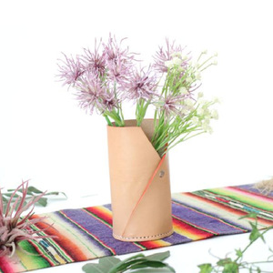 Vase en cuir personnalisé avec un design tendance Instagram, style minimaliste coréen, idéal pour organiser les objets de bureau et - Product Image 2
