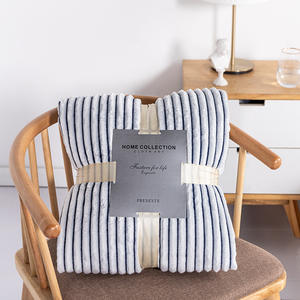 ผ้าห่มผ้ากำมะหยี่นุ่มสำหรับโซฟาผ้าห่มขนแกะสีดำและสีขาวผ้าห่มสำหรับโซฟาขนาดเล็กงานตามสั่ง - Product Image 5