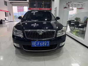 Coche Usado Skoda <span class=keywords><strong>Octavia</strong></span> 2010 Compacto Hatchback 5 Asientos LHD Gasolina para Exportación a África Venta al por Mayor Hecho en China - Product Image 3