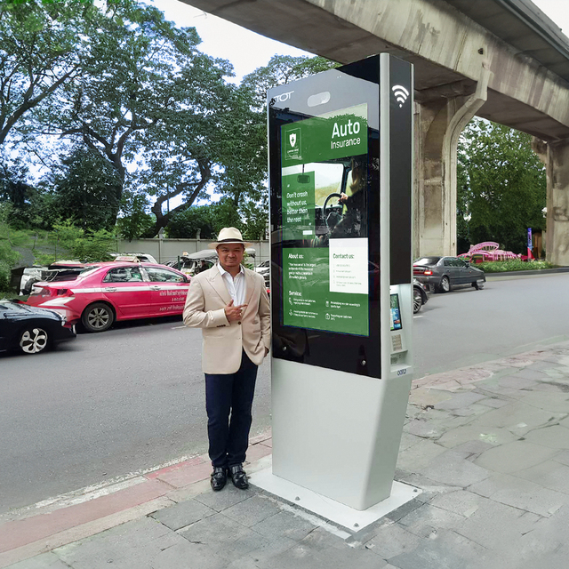 Display Monitor 5000 Nits Signage Waterproof Pole Restaurant Facing Digital Billboard Screen Totem Video Lcd Outdoor Screen DOOH