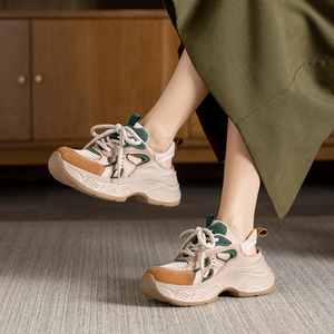 Zapatos deportivos informales de cuero genuino cómodos de verano 2025 para mujer, nuevos zapatos deportivos pequeños de fondo grueso para caminar - Product Image 3