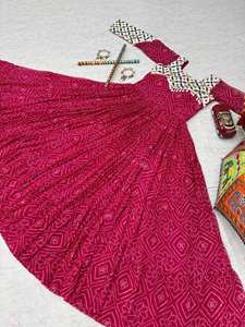 ชุดเดรสแบบอนาร์กาลี 3 ชั้น แต่งระบายที่คอ งานปักแบบคุชชี แกรมธี สำหรับงานเทศกาล งานเลี้ยง - Product Image 2