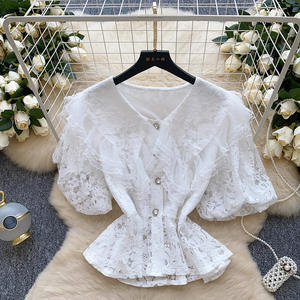 Chemisier à col Peter Pan en dentelle et manches bouffantes pour femme, avec ourlet à volants, tendance - Product Image 1