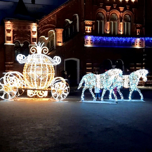 Esculturas de Luces Navideñas Personalizadas con Diseño de Carruaje, Adaptables en Tamaño, Diseño de Ruedas y Estilo de Iluminación para Centros Comerciales, Hoteles y Parques - Product Image 1