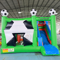 Château gonflable commercial à thème football pour enfants avec toboggan