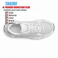 Chaussures de sport pour hommes personnalisées par les fabricants OEM, avec empeigne en mesh, superpositions, lacets et semelle épaisse découpée, style marche B35