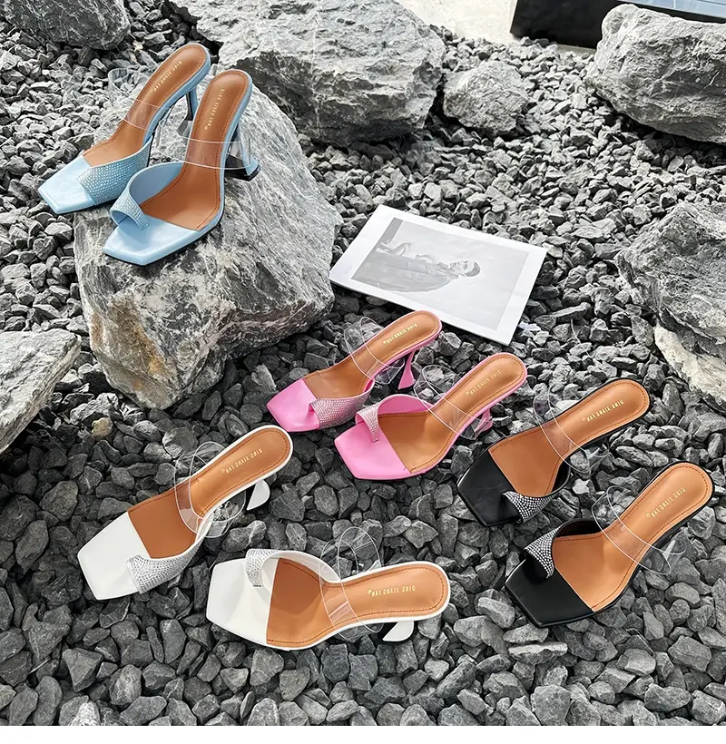 2023 Frühling und Sommer neue Mode einfarbige Schuhe mit offenen Zehen und hohen Absätzen, einfache Temperament-Strass-Slip-On-Sandalen