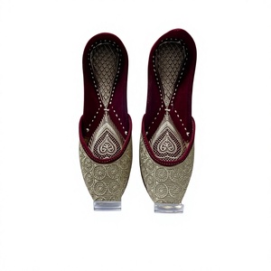 Chaussures en cuir fantaisie pour femmes, absorbant la transpiration, avec bande élastique, broderie personnalisée, fermeture auto-agrippante, tendance mode, style traditionnel indien - Product Image 6