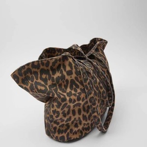 Nouveauté Printemps : Sac Fourre-Tout à Bandoulière Imprimé Léopard, Style Décontracté, Grande Capacité, Idéal pour le Shopping, les Étudiants et les Cours Supplémentaires - Product Image 4