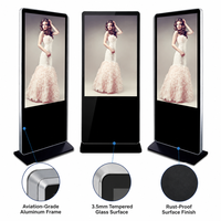 Afficheur publicitaire LCD vertical professionnel de 65 pouces, résolution 4K, affichage numérique, totem pour aéroport et hôtel