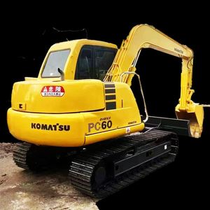 Miniexcavadora Komatsu PC60MR 6T de Segunda Mano |   Excavadora Compacta Usada Fabricada en Japón con Bomba Hidráulica Kawasaki y Accesorio de Rastrillo - Product Image 1