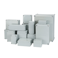 Caja de conexiones impermeable de plástico ABS gris claro personalizable IP66 Caja de salida de PC para exteriores con aberturas Nivel de protección IP66
