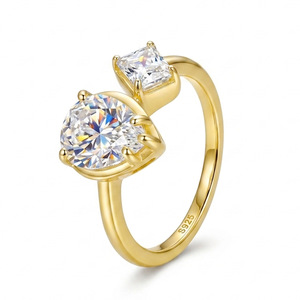 Bague en argent sterling S925 avec deux pierres, plaquée or 14 carats, moissanite taille poire et baguette, bague de fiançailles pour femme, cadeau - Product Image 1