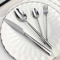 Couteau et fourchette à steak modernes en acier inoxydable 304 OEM/ODM pour la maison et la restauration, personnalisables avec logo, vente en gros