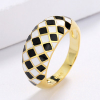 Bague de luxe en cuivre plaqué or 18 carats avec motif damier noir et blanc et zirconiums, dôme audacieux pour femme, bijoux fantaisie, vente en gros