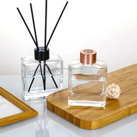 Diffuseur d'ambiance de luxe pour la maison avec bouchon en caoutchouc, design en verre plat, surface transparente, forme rectangulaire unique pour parfum
