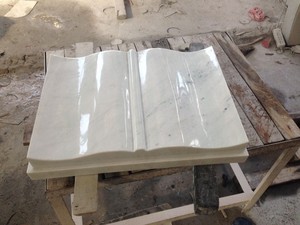 หลุมฝังศพของนางฟ้าหินอ่อนสีขาวและสีดำปรับแต่งได้ทันสมัยเพิ่มรูปภาพและจารึกไว้สำหรับใช้ในสุสาน - Product Image 2