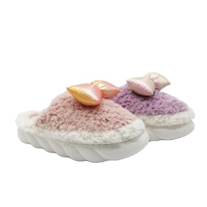 Pantoufle de maison pour dame vente chaude pantoufles en laine pour femmes jolies chaussures d'intérieur confortables antidérapantes chaussures d'hiver douce lumière chaude OEM - Product Image 5