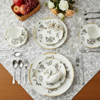 Service de table vintage en porcelaine fine à motif floral papillon, assiette de présentation rétro en céramique, tasse à café et bol en porcelaine pour hôtels et événements