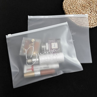 Sac à fermeture éclair personnalisé durable, imprimé, mat, pour emballage de t-shirts, sac à fermeture éclair en PVC pour cosmétiques, sac à fermeture éclair givré en plastique avec logo