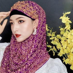 Châle islamique haut de gamme brodé de perles - Voile artisanal en dentelle par des artisans avec motif floral - Product Image 3