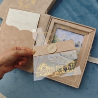 Boîte d'invitation de mariage de luxe personnalisée en velours avec illustration 3D de l'emplacement en aquarelle, invitations en acrylique doré et cartes « Save the Date »