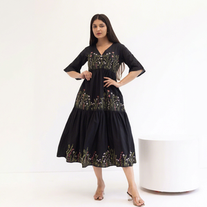 Robe midi en coton brodée de fleurs noires, col en V, manches bouffantes, coupe ample, style bohème, tenue décontractée d'été - Product Image 1