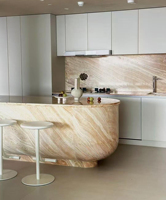 Dalle d'onyx beige brun naturel Veines de bois de première qualité, îlot de cuisine en marbre, plan de travail en onyx