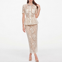 Elegante Vestido Maxi de Verano con Cuello Redondo y Manga Corta, Estilo Francés, Color Beige Suave, con Pedrería y Encaje, Efecto de Dos Piezas