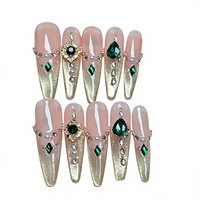 Bijou artisanal préconçu pour l'été, émeraude Scarlett éthérée et sensuelle, élégant, légèrement luxueux, œil-de-chat, entièrement serti de diamants, opulent