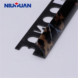 NIUYUAN Gros Décoration Murale Plastique Protecteur Profil <span class=keywords><strong>Noir</strong></span> <span class=keywords><strong>PVC</strong></span> Carreaux Coin Garniture - Product Image 1