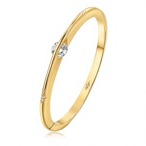 Brazalete Unisex de Latón Chapado en Oro de 18K con Circonita, Brazalete Moderno Minimalista en Color Dorado - Product Image 4