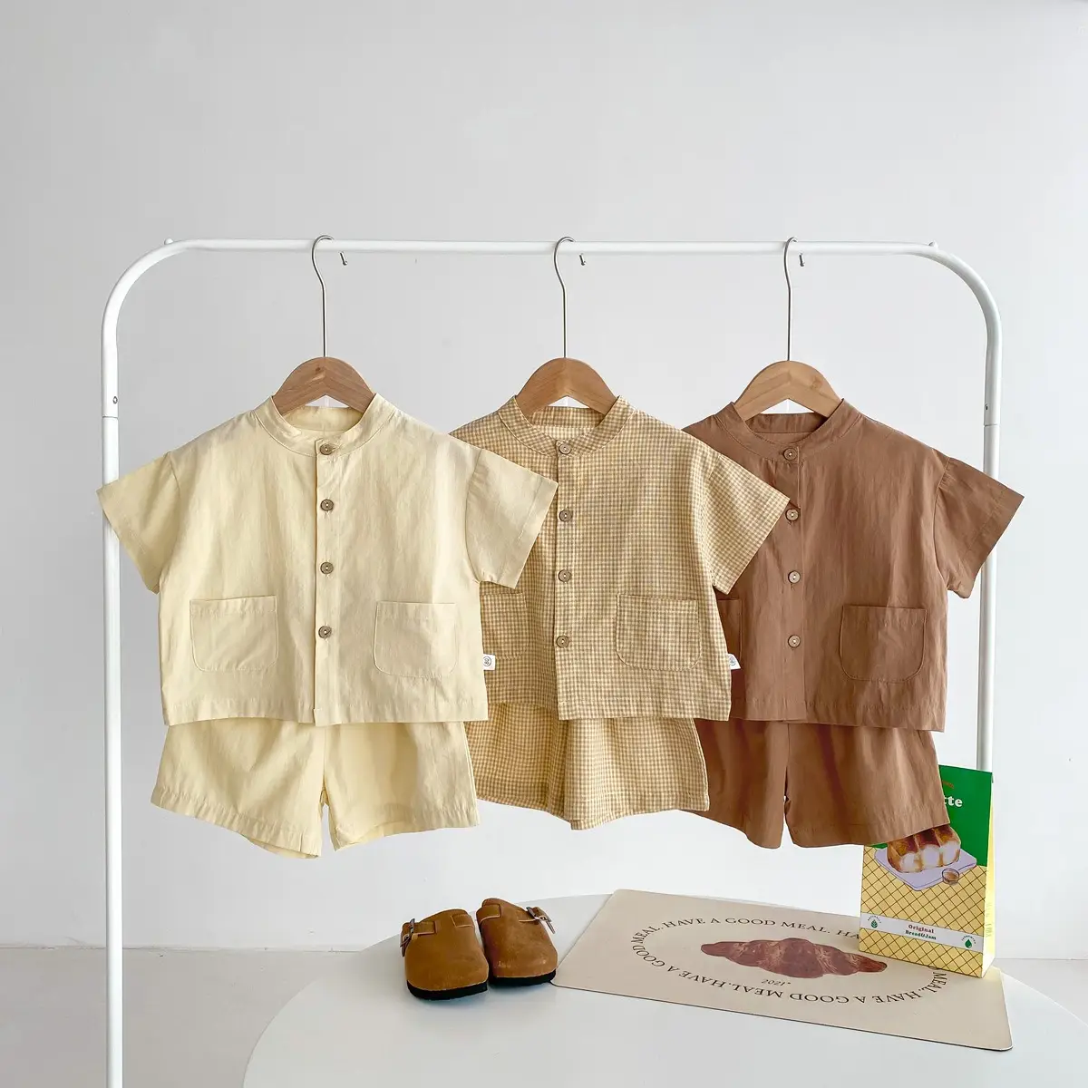 Conjunto infantil de verão coreano de algodão para meninos, manga curta fina, novo em cores sólidas, duas peças, desgaste doméstico, novidade de 2024
