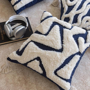 Funda de Almohada Geométrica Azul Marino Hecha a Mano con Borlas, Cuadrada de 45x45 cm, de Poliéster y Algodón, Decoración para el Hogar - Product Image 5