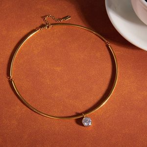Collier ras du cou de luxe en acier inoxydable avec zircone cubique, plaqué or 18 carats PVD, pour femme - Product Image 3