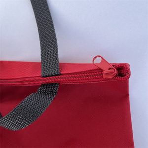 Bolsa <span class=keywords><strong>de</strong></span> compras <span class=keywords><strong>de</strong></span> poliéster impermeable reutilizable Oxford 600D <span class=keywords><strong>de</strong></span> <span class=keywords><strong>tela</strong></span> <span class=keywords><strong>con</strong></span> logotipo personalizado, bolsa pequeña roja para almuerzo por sublimación <span class=keywords><strong>con</strong></span> cremallera - Product Image 5
