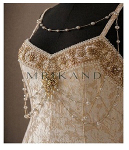 Vestido Maxi de Brocado de Diseñador con Bordado de Cristales de Primera Calidad y Adornos de Perlas, Vestido Largo para Recepción de Bodas y Fiestas - Product Image 3