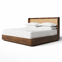 Lit King Size FERLY Cane Shelter avec cadre en bois foncé, tête de lit en rotin tressé et base de rangement – Mobilier de chambre moderne de luxe