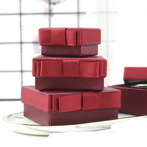 Caja de Regalo de Cartón de Lujo para Joyería, Pulseras, Anillos, Collares y Accesorios, con Logotipo Personalizado, Cuadrada, Verde y Roja - Product Image 4