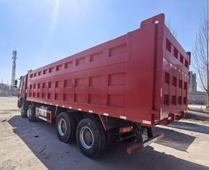 Camion à benne basculante HOWO chinois personnalisé à conduite à gauche pour une utilisation à l'étranger Durable économe en carburant Euro 2 Emission 8x4 tout neuf - Product Image 5
