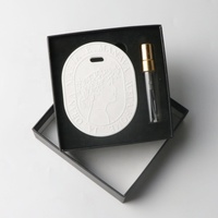 Boîte-cadeau de luxe personnalisée de luxe d'usine FinRu ensemble de désodorisants pour diffuseur d'huiles essentielles d'aromathérapie en pierre de céramique suspendue pour voiture