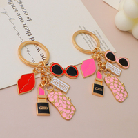 Vente en gros de porte-clés en alliage émaillé à la mode Baiser des lèvres Rouge à lèvres Lunettes Porte-clés Femmes Filles Sac de voiture Charmes Bijoux Accessoires