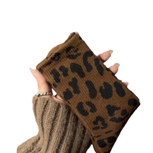 Calcetines de Mujer con Estampado de Leopardo, Algodón, Media Pierna, Transpirables, Estilo Moderno para Primavera y Otoño - Product Image 4