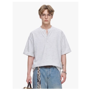 T-shirt Henley à manches courtes pour homme, style Old Money, texture faux slub, vintage, décontracté, streetwear, polyvalent - Product Image 1