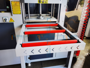 Vente directe d'usine, machine de fraisage automatique à trois axes à commande PLC pour le traitement des fenêtres et des portes en aluminium - Product Image 5