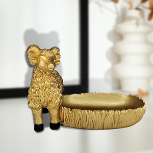 Decorazione per la casa moderna fatta a mano statua di agnello in oro personalizzato ciondolo vassoio di gioielli ornamento in resina realistica di pecora vassoio decorativo - Product Image 1