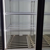 Réfrigérateur de présentation de boissons de luxe noir à 3 portes battantes, personnalisé pour usage commercial, avec contrôle numérique