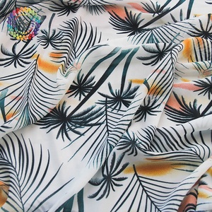 Tissu en crêpe de soie perlée à <span class=keywords><strong>imprimé</strong></span> palmier <span class=keywords><strong>tropical</strong></span> pour robe - Product Image 3