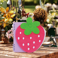Mini cahier à spirale brodé en peluche fraise