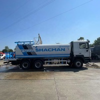 Camion arroseur Shacman complet 8-25 m³ pour lavage de voitures, configurations optionnelles pour différentes conditions routières et sanitaires